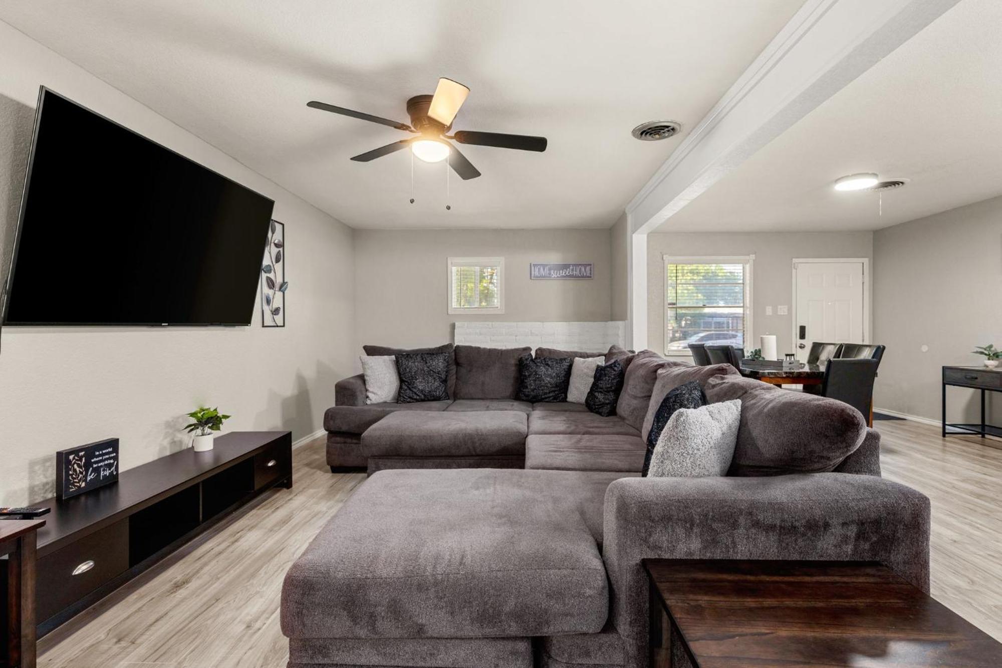 Cozy 3 Bedroom With Hot Tub 2 Min Away From Lackland San Antonio Exterior photo